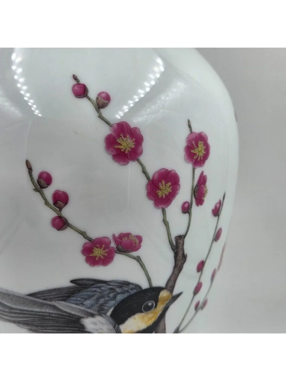 Franklin Mint Wild Birds by Ryu Heralds of Spring Chickadees Vase